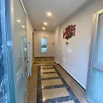 מלון דירות Miamia 4*